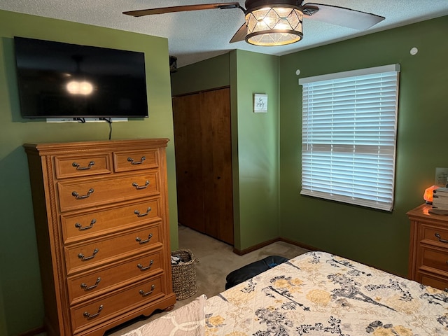 2515 N E St, Kirksville, MO 63501 - bedroom featuring ceiling fan and a textured ceiling