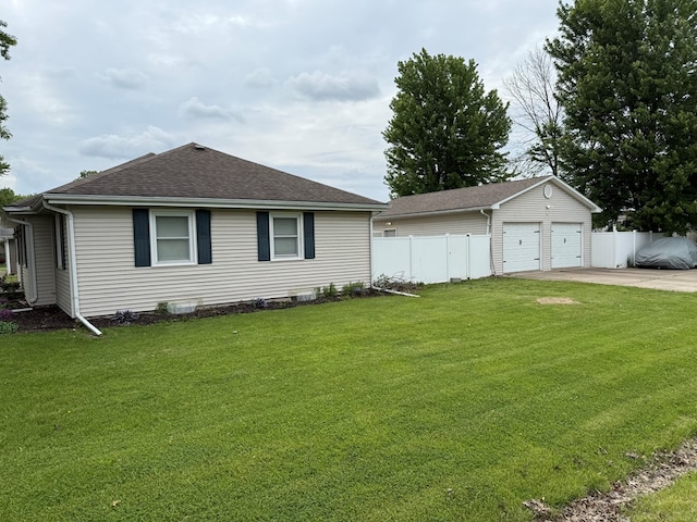 2515 N E St, Kirksville, MO 63501 - view of front of house with an outbuilding, roof with shingles, and a detached garage