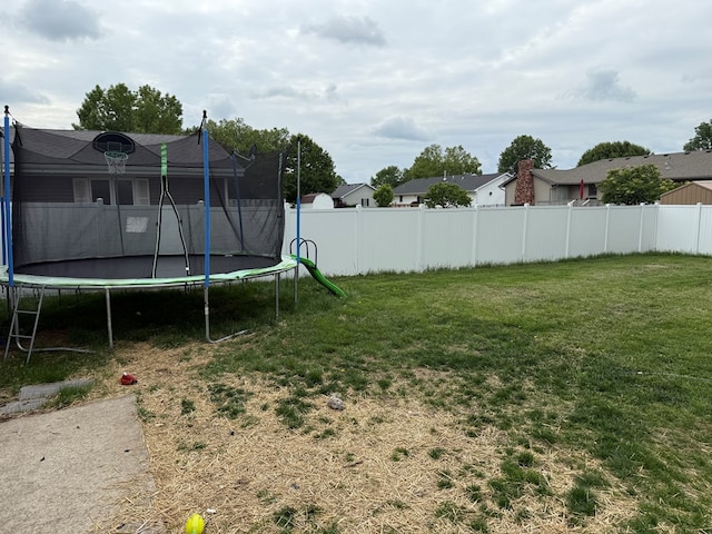2515 N E St, Kirksville, MO 63501 - view of yard with a trampoline