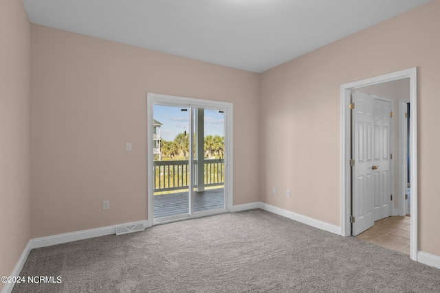 view of carpeted spare room