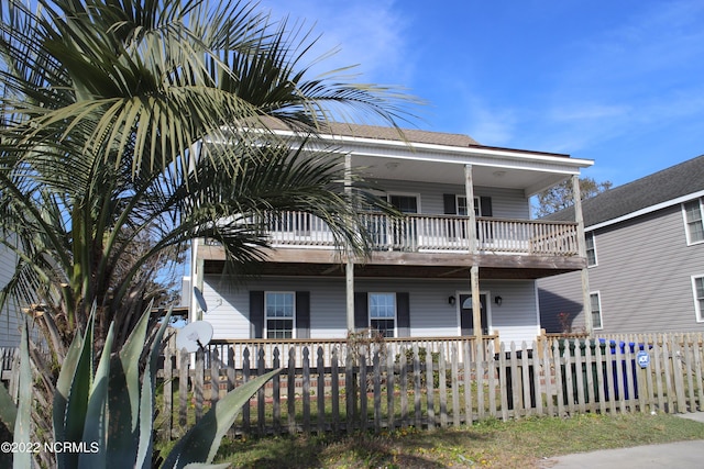 view of front facade featuring a balcony