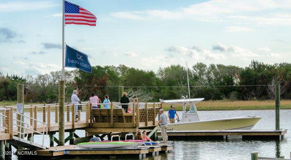 Listing photo 3 for 530 Sheldrake Ct Unit 277, Beaufort NC 28516