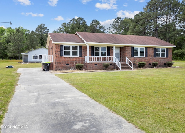 single story home featuring covered porch and a front lawn