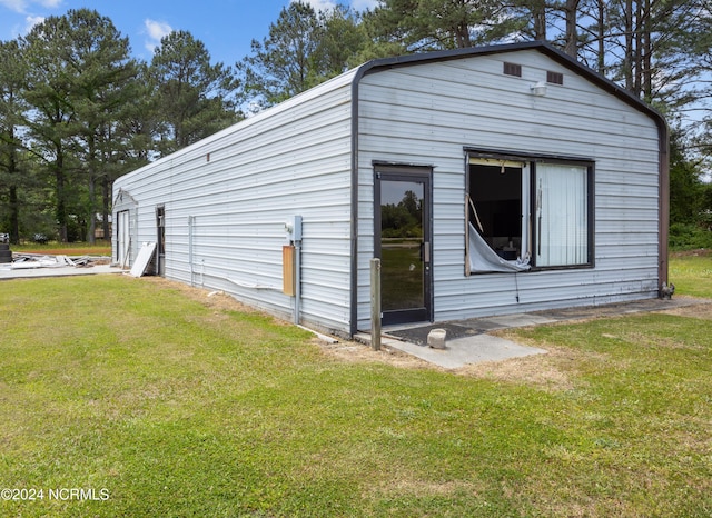 exterior space featuring a front yard