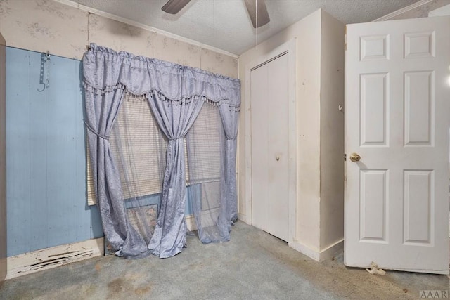 empty room with a textured ceiling and ceiling fan