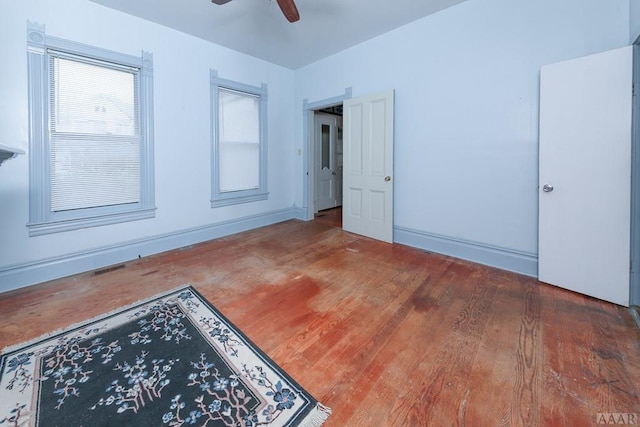 unfurnished room featuring dark hardwood / wood-style floors and ceiling fan