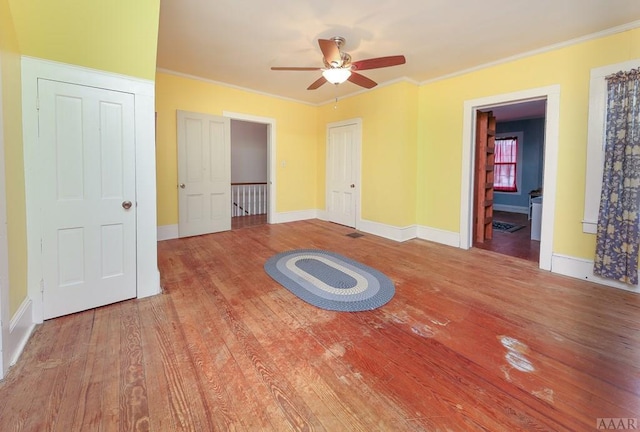 unfurnished room with ceiling fan, ornamental molding, and light hardwood / wood-style flooring