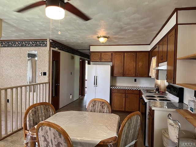 kitchen featuring ceiling fan, white appliances, and crown molding