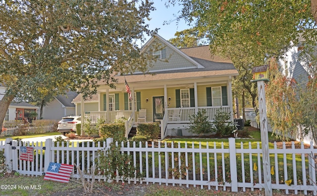 view of front facade with covered porch and a front yard