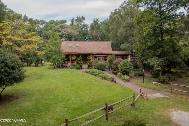 view of front of home with a front lawn