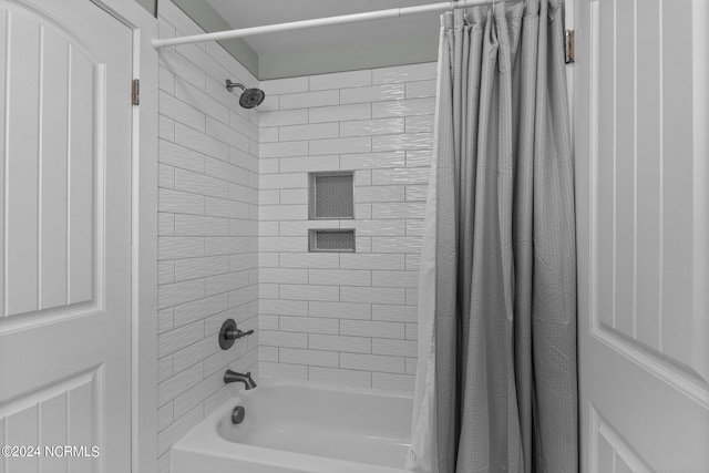 bathroom featuring shower / bath combo with shower curtain