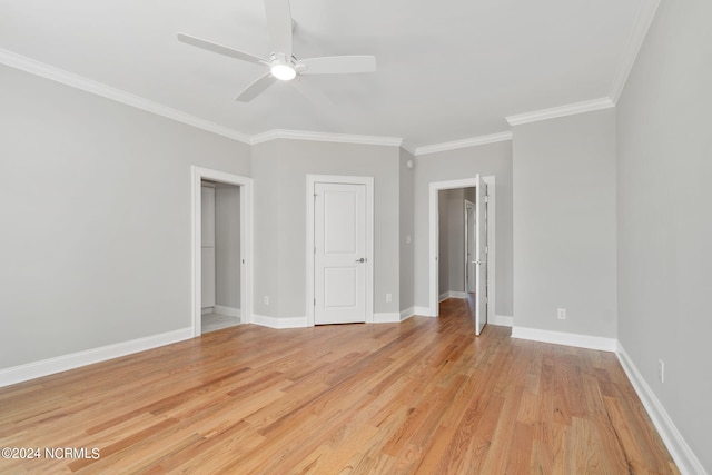 empty room featuring ceiling fan, ornamental molding, and light hardwood / wood-style floors