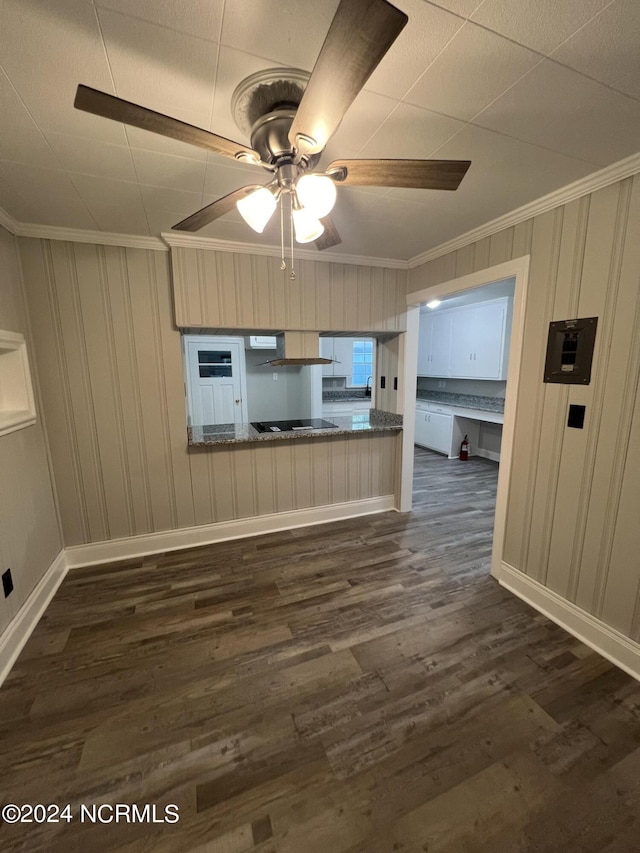 kitchen featuring a ceiling fan, ornamental molding, dark wood-style flooring, black electric stovetop, and under cabinet range hood