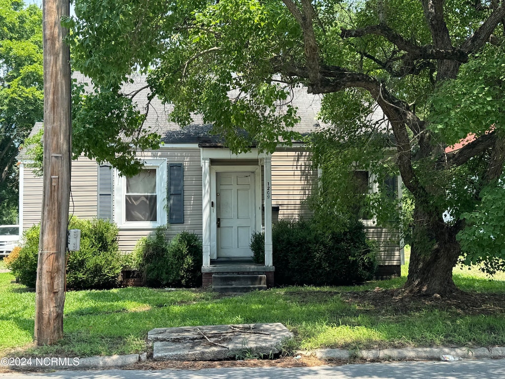 entrance to property with a lawn