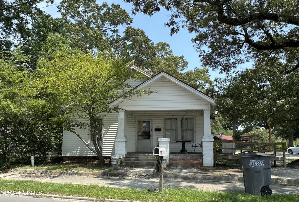 view of front of home featuring a porch