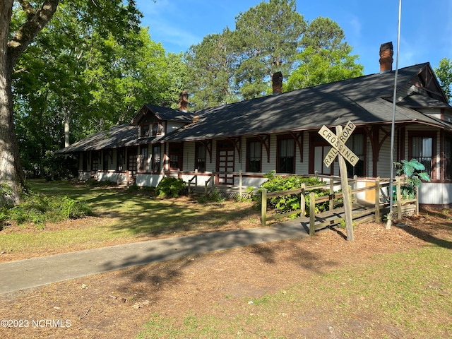 view of front of house featuring covered porch