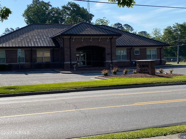 view of front of property