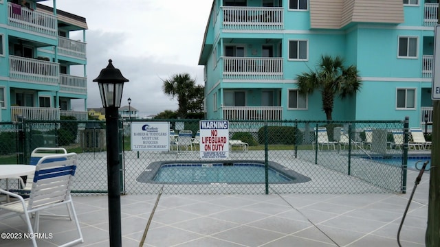 view of swimming pool