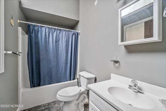 full bathroom featuring shower / bath combo with shower curtain, vanity, and toilet