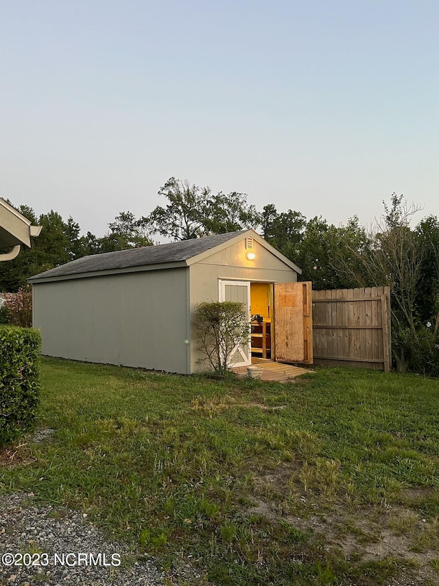 exterior space featuring a storage shed and a yard