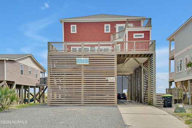 view of front of property featuring a balcony