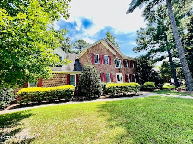 view of front of property with a front yard