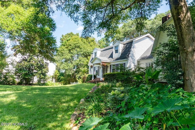 view of side of property featuring a yard