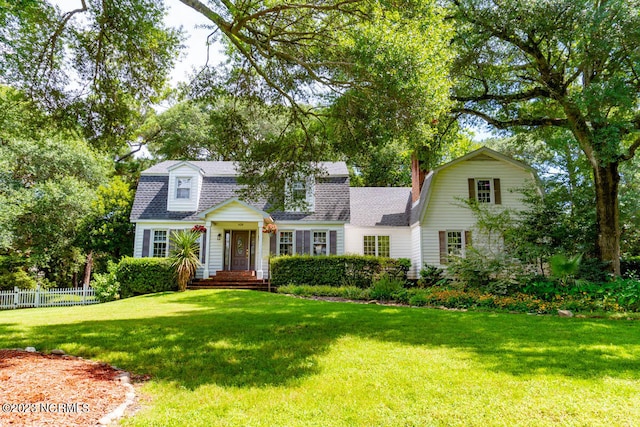 view of front of house with a front yard