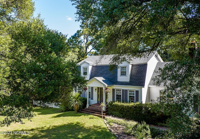 view of front of house featuring a front yard