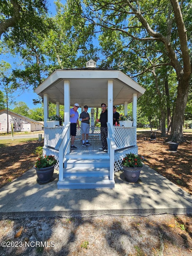 2090 Greenside Manor Dr Unit L-39, Ocean Isle Beach, NC 28469 - surrounding community featuring a gazebo