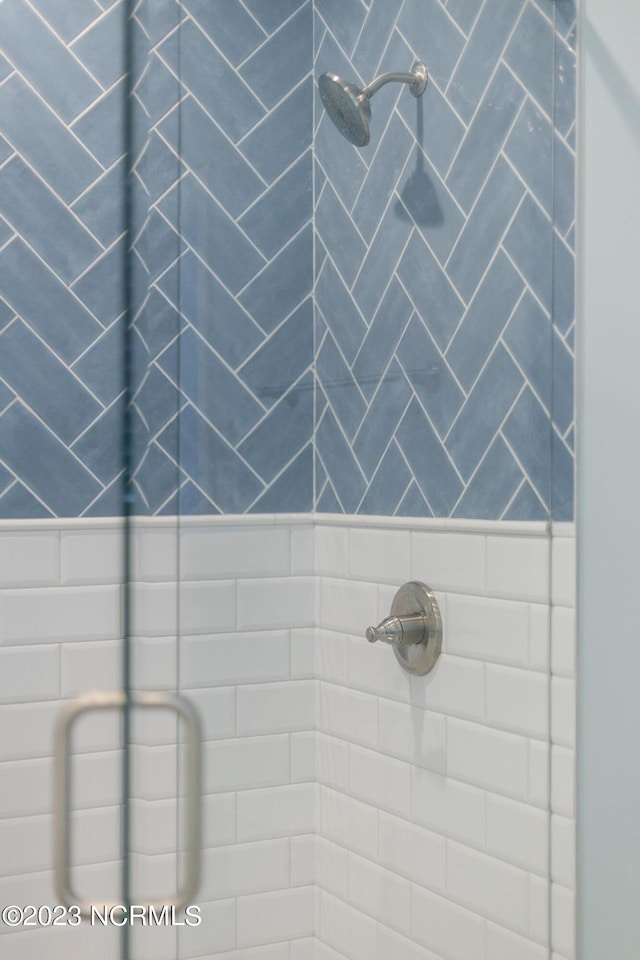 bathroom with a tile shower