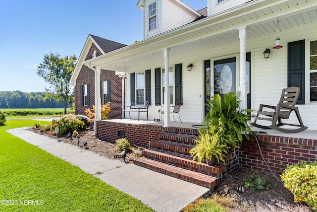 entrance to property featuring covered porch