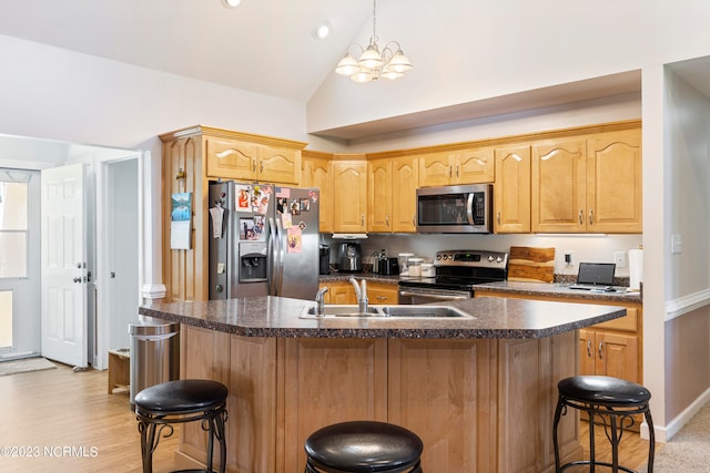 kitchen with a breakfast bar, stainless steel appliances, a center island with sink, a notable chandelier, and lofted ceiling