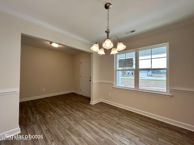 unfurnished room featuring crown molding, a notable chandelier, and dark wood-type flooring