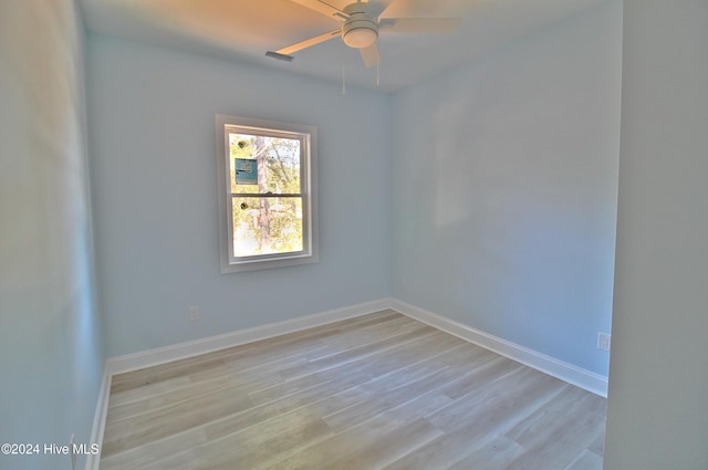 empty room featuring light hardwood / wood-style floors and ceiling fan