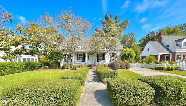 view of front of house with a front lawn