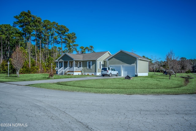 view of front facade featuring a porch and a front lawn