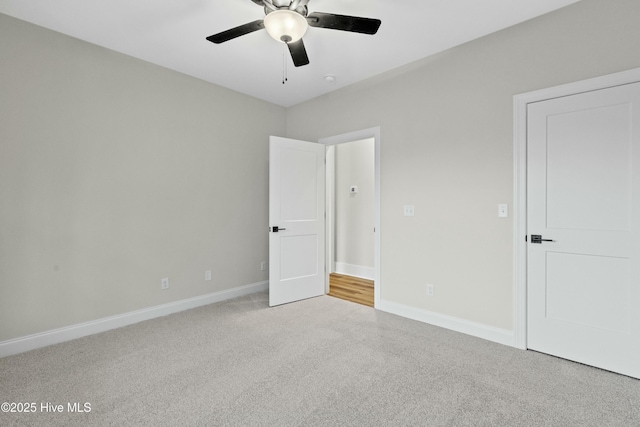 unfurnished bedroom featuring a ceiling fan and baseboards