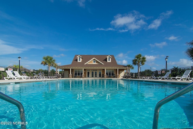 view of swimming pool