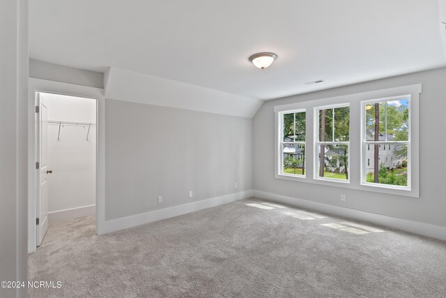 bathroom with lofted ceiling and washtub / shower combination