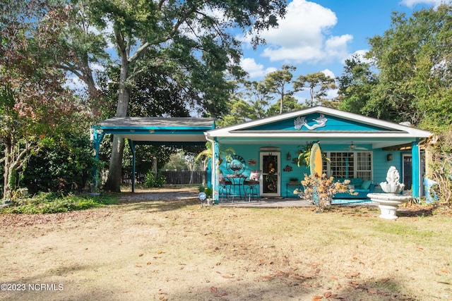 view of front facade with a front yard, covered porch, and driveway