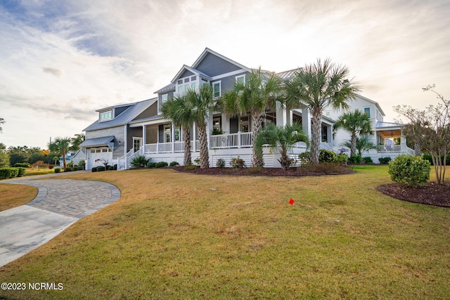 view of front of home featuring a front yard and covered porch