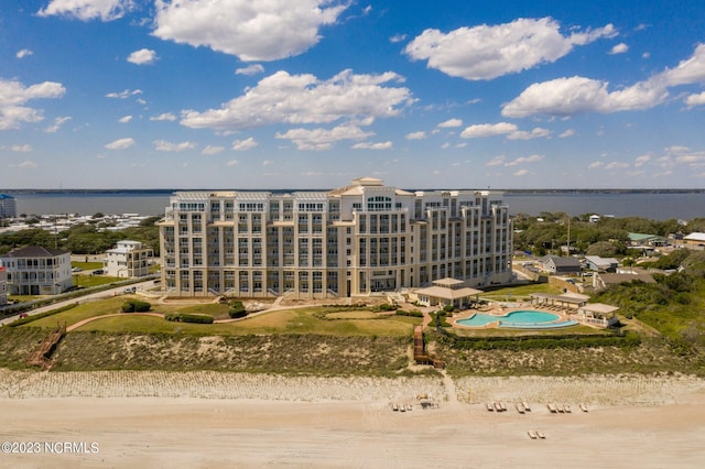 bird's eye view with a water view