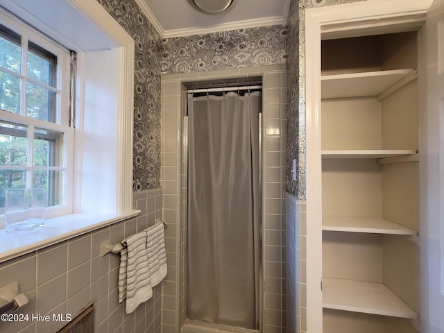 bathroom featuring a shower with shower curtain and crown molding