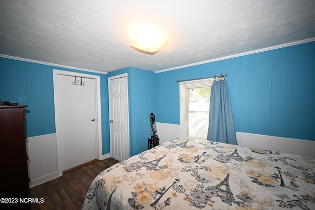 bedroom with radiator, ornamental molding, a textured ceiling, and dark hardwood / wood-style floors