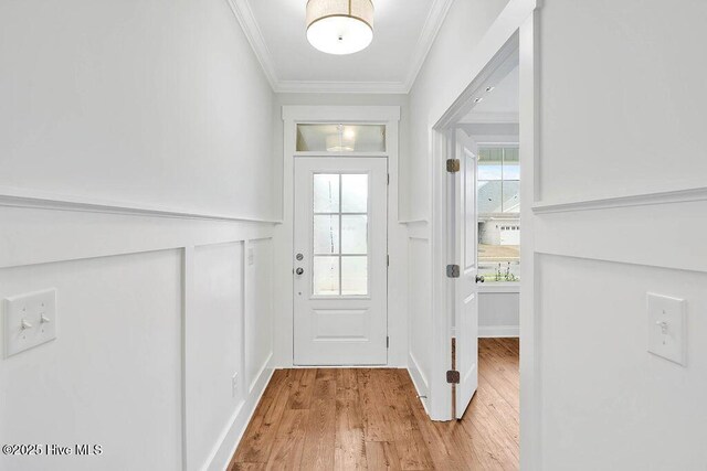 entryway with crown molding and light wood-type flooring