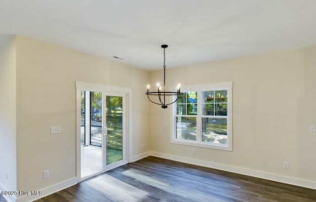 kitchen featuring stainless steel appliances, a sink, visible vents, and white cabinets