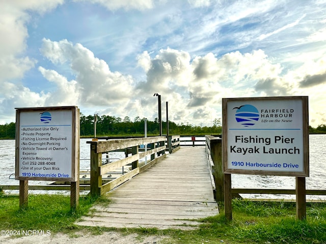 community / neighborhood sign featuring a water view