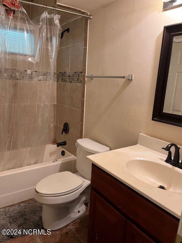 full bathroom featuring vanity, toilet, and shower / bath combo