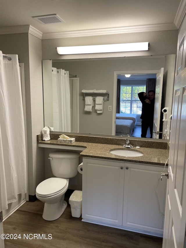 full bathroom with ensuite bathroom, wood finished floors, crown molding, toilet, and vanity